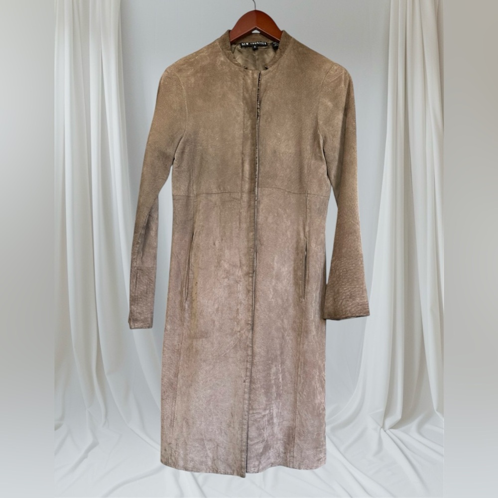 New Frontier size 2 long suede tan vintage jacket coat. Gorgeous intact lining